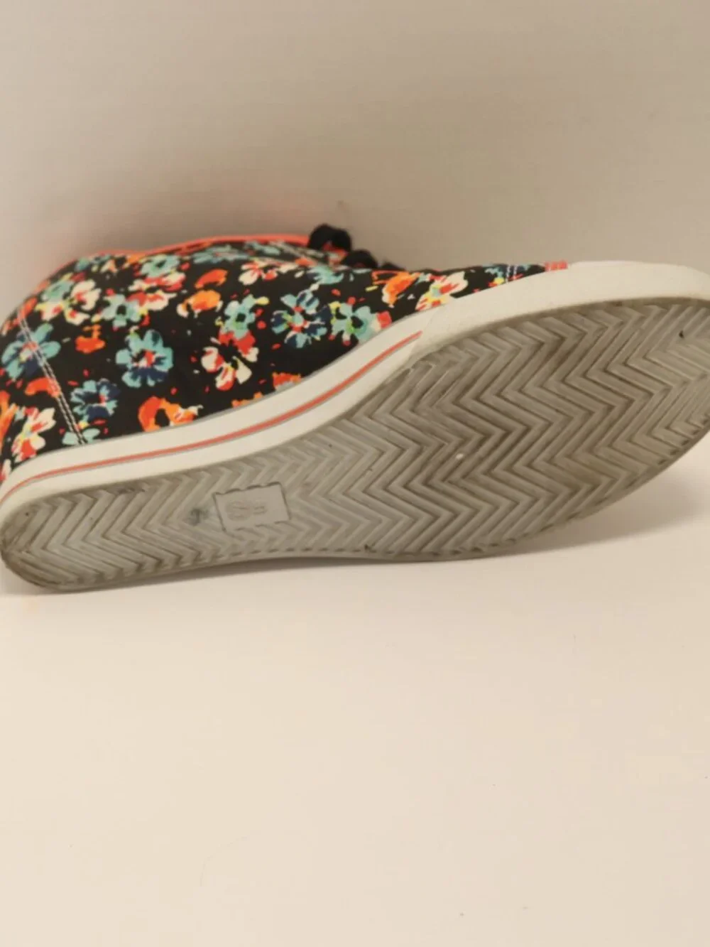 S Logo Circle with a Cross Mark in it Women's Shoes High Top Tennis Size 10 Med